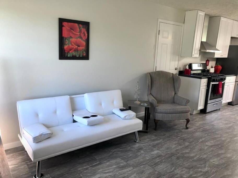 Trestle Creek Farm- Farmhouse Suite บลูมมิงตัน ภายนอก รูปภาพ